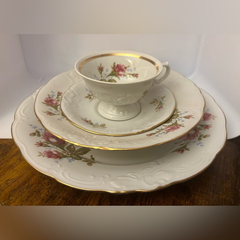 Wawel Pompadour Rose China Service For 1 (Dinner Plate, Bowl, Tea Cup & Saucer)